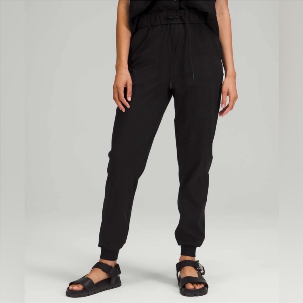 NEW Lululemon Stretch High-Rise Black Jogger Size 8